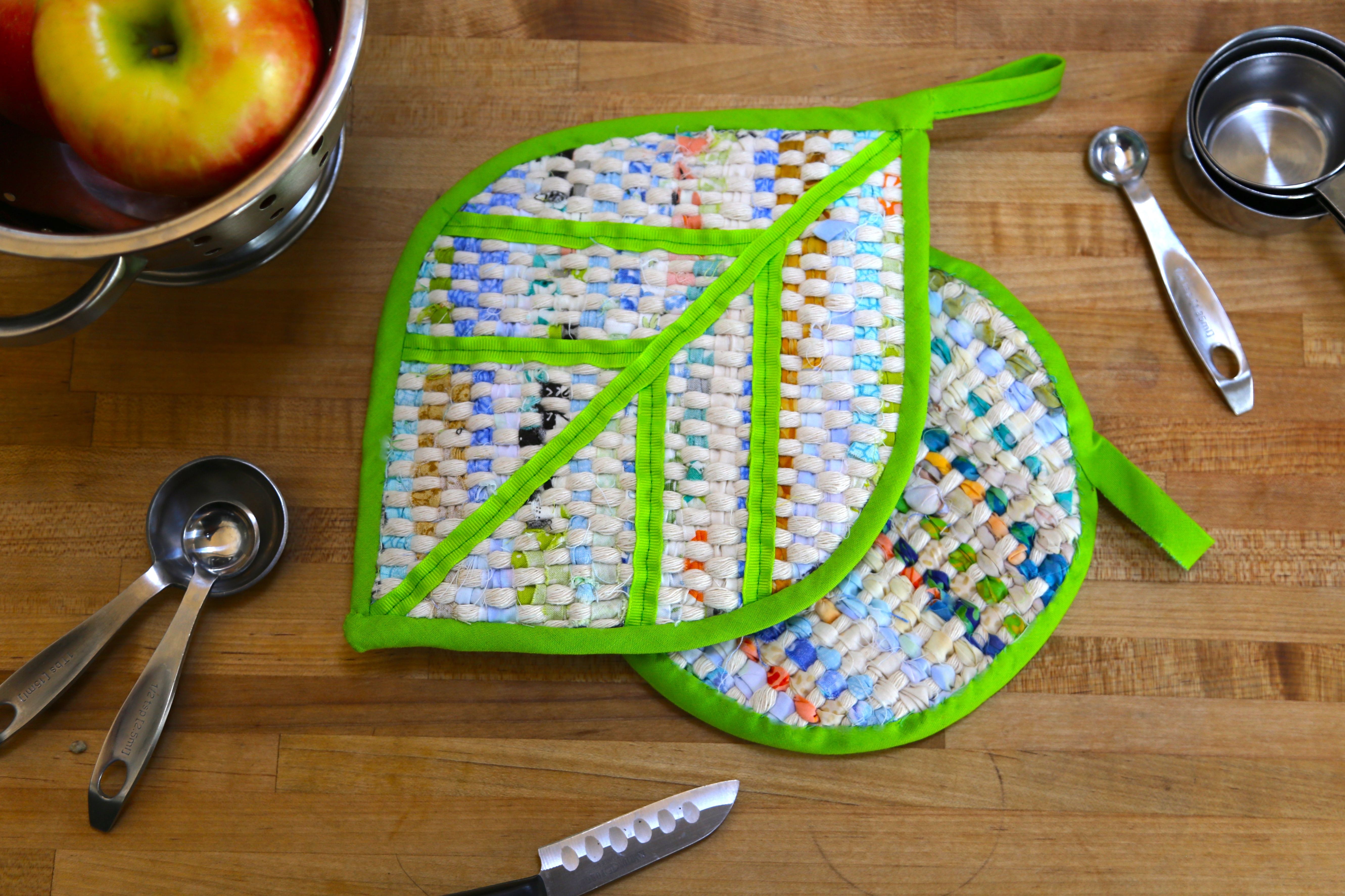 NEW! Leaf Potholder Set